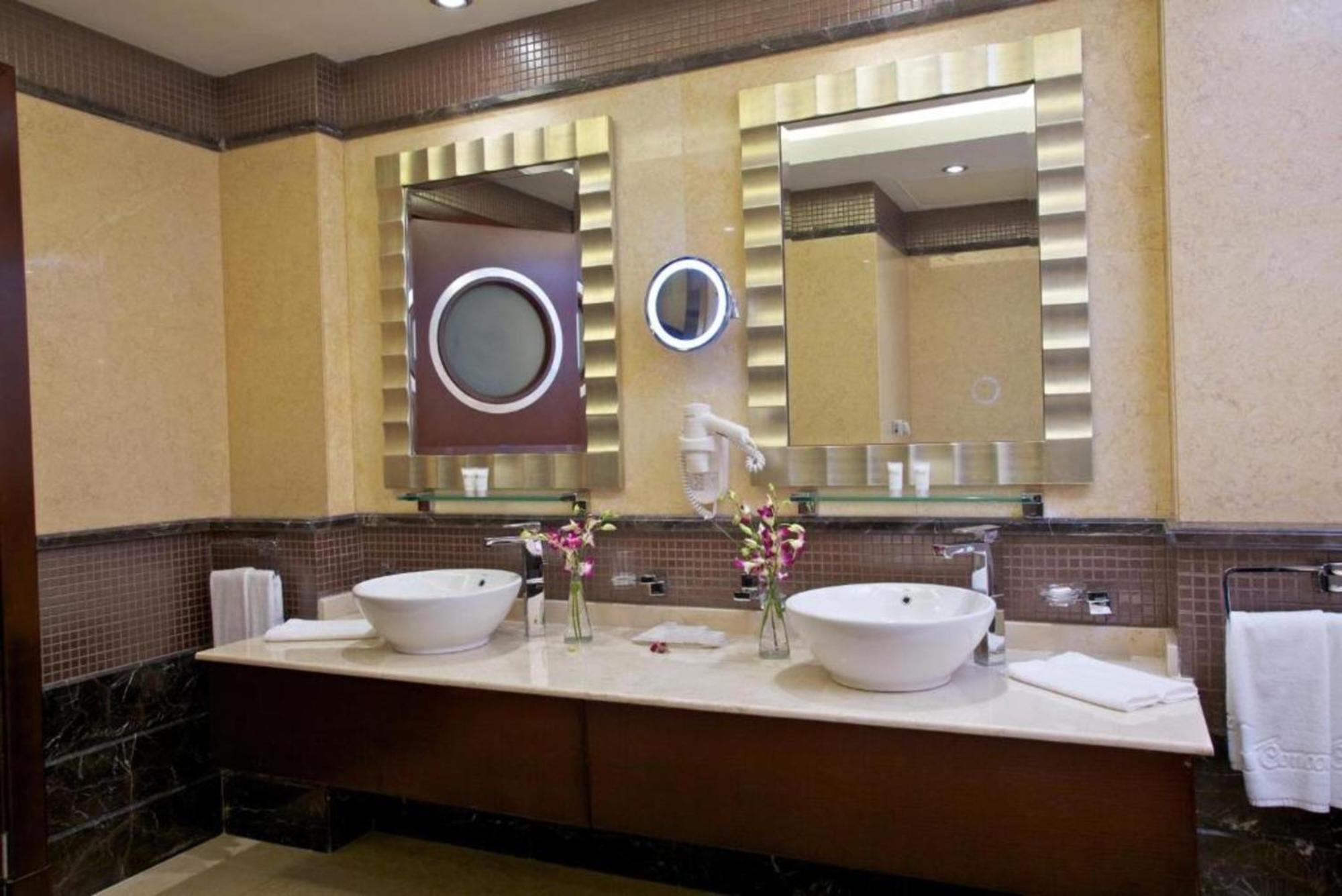 Concorde Hotel Near Exhibition Center By Palette Resorts ฟูไจราห์ ภายนอก รูปภาพ